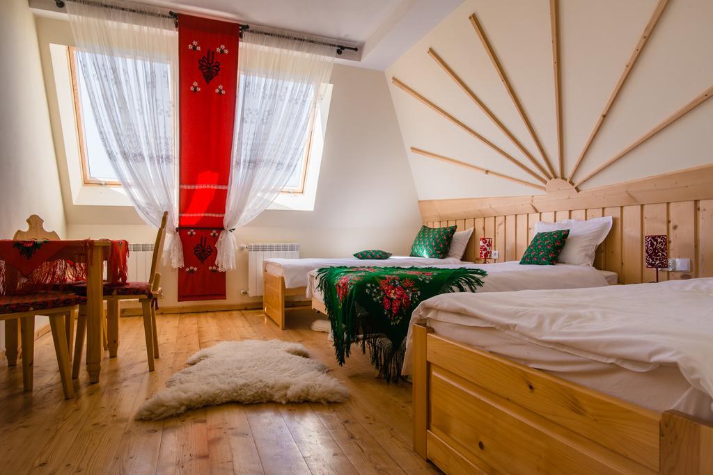 Pensjonat Góralska Chata Bustryk Rum bild